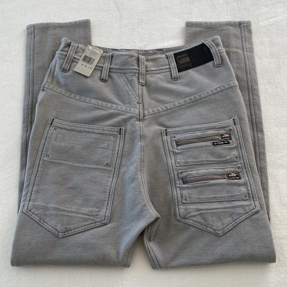 G-STAR RAW ROPER X LOOSE Tapered women’s soft light grey military design jeans.